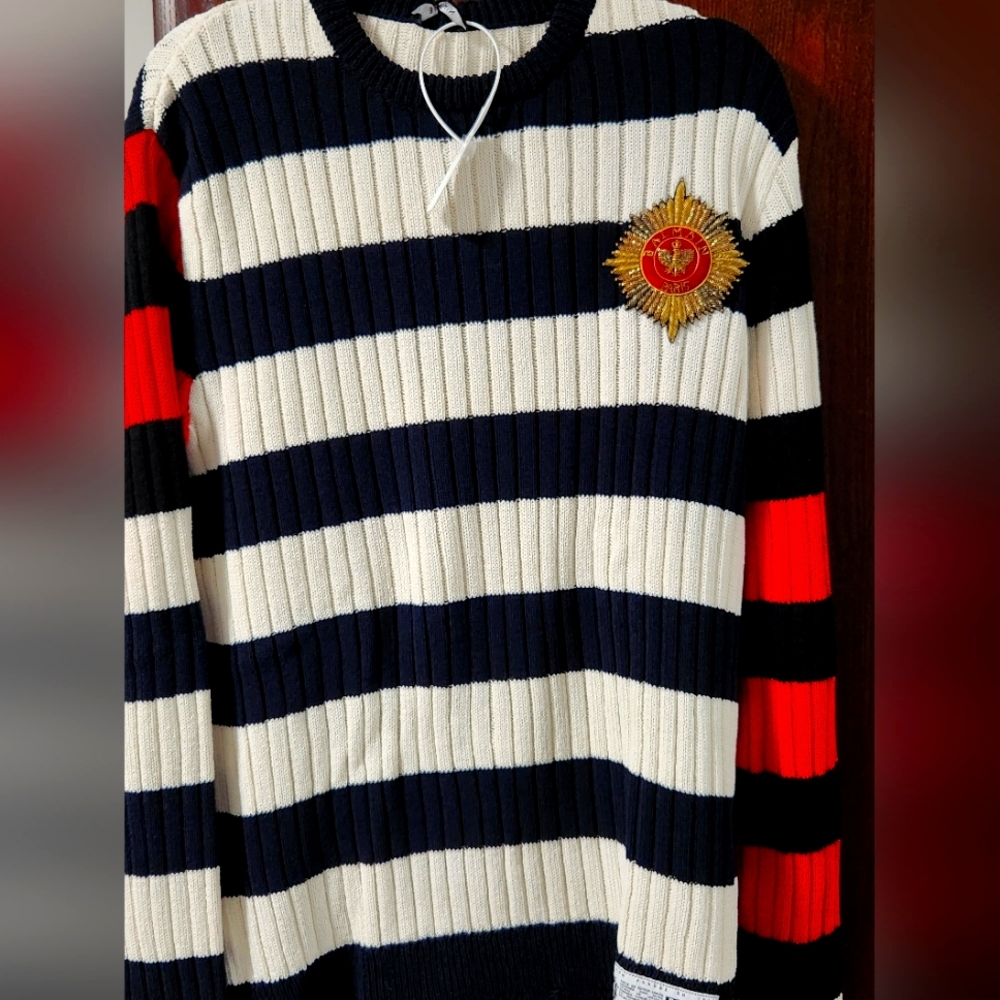 Luxury brand Balmain men's sweater with medallion crest. Brand new with tags - Picture 1 of 5